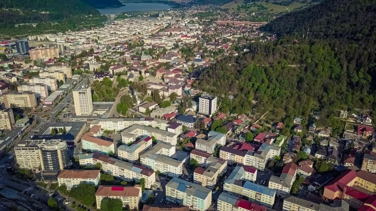 Atlas Aparthotel Piatra Neamţ Exterior foto